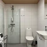 Quiet With Free Parking, Wifi & Good Connections 아파트