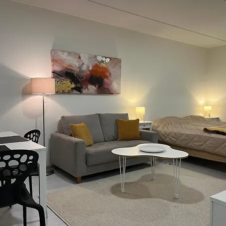 Quiet With Free Parking, Wifi & Good Connections *