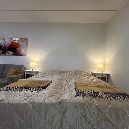 Quiet With Free Parking, Wifi & Good Connections Appartement Espoo