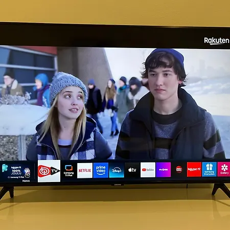 Quiet With Free Parking, Wifi & Good Connections Appartement *