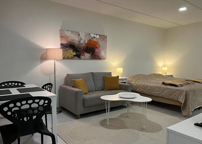 Quiet With Free Parking, Wifi & Good Connections *