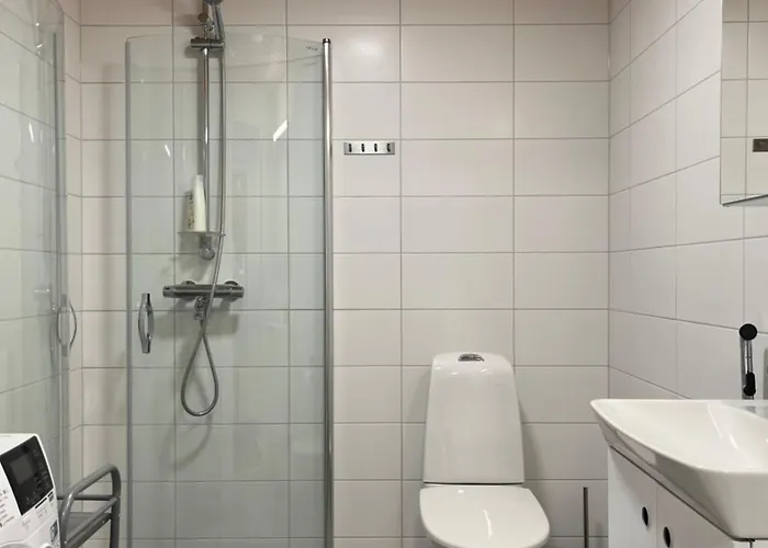 Quiet With Free Parking, Wifi & Good Connections Apartamento